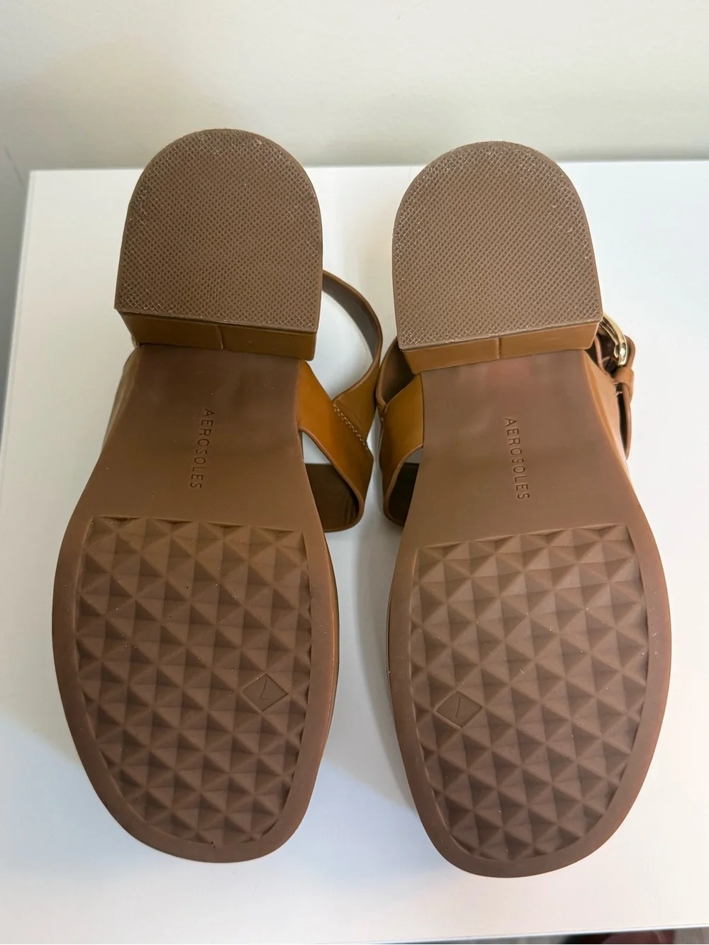 AEROSOLES stylish tan